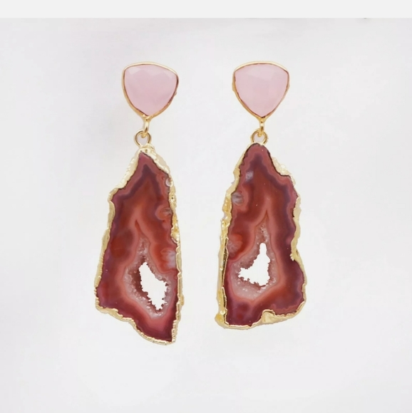 Pink chalcedony, geode & gold chandelier earrings - Picture 2 of 3
